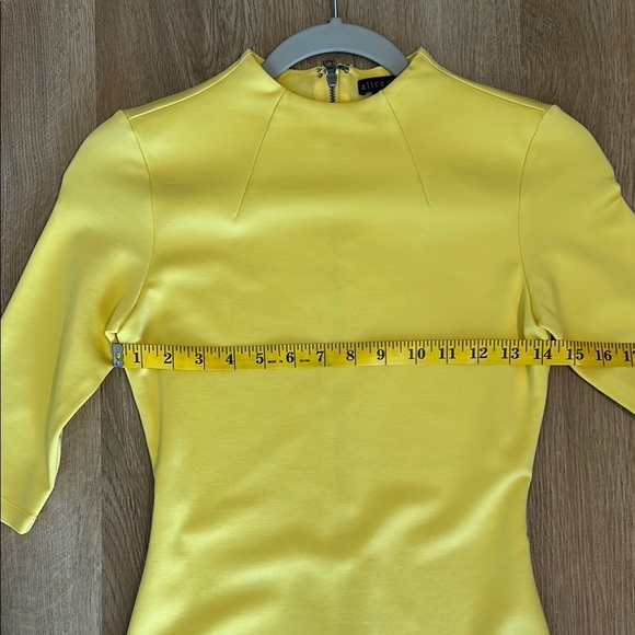 Alice + Olivia Yellow Ruched Bodycon Midi Dress - Picture 12 of 13